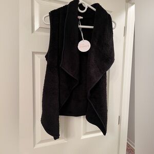 Black furry vest- NWT!! Size sm/ med